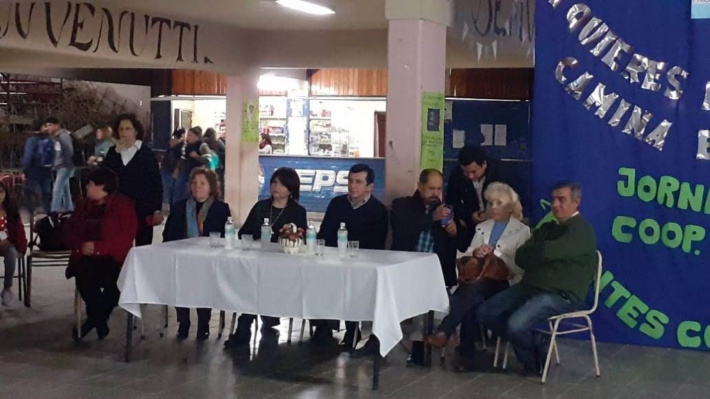 socia1.jpg