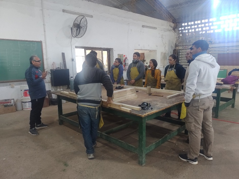 visita del 1er egresado de TUCyAI al ITM (3).jpeg